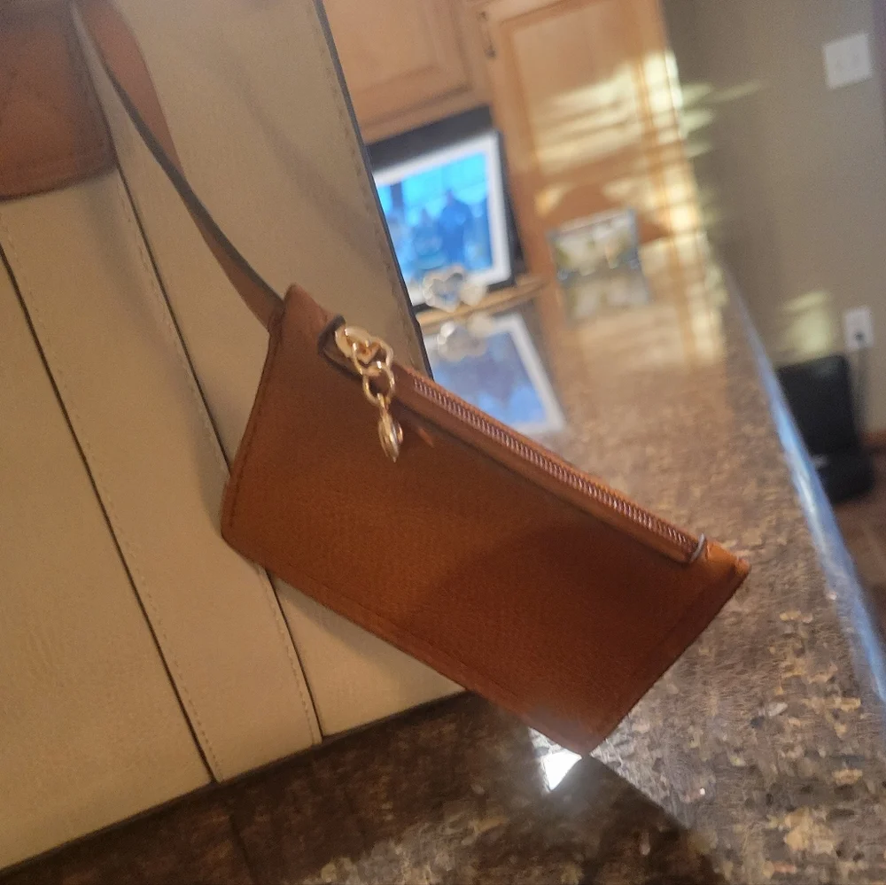 Beige Purse - Picture 4 of 8